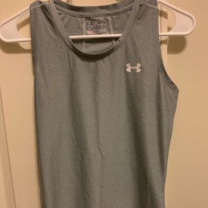 Bundle of 4 Under Armour fitted sleeveless shirts
